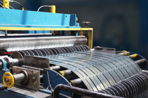 برش و شکل دهی آهن آلات